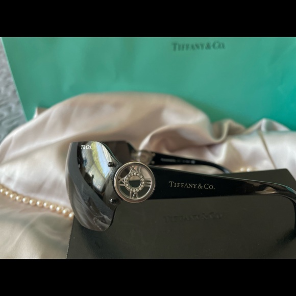 Beautiful Tiffany Sunglasses - Picture 4 of 8